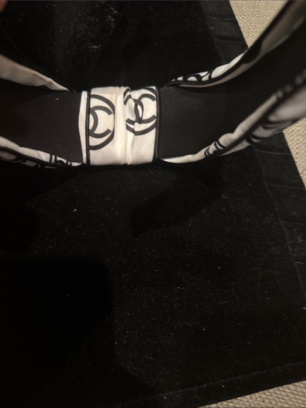 Chanel Black and White Headband - Picture 4 of 7